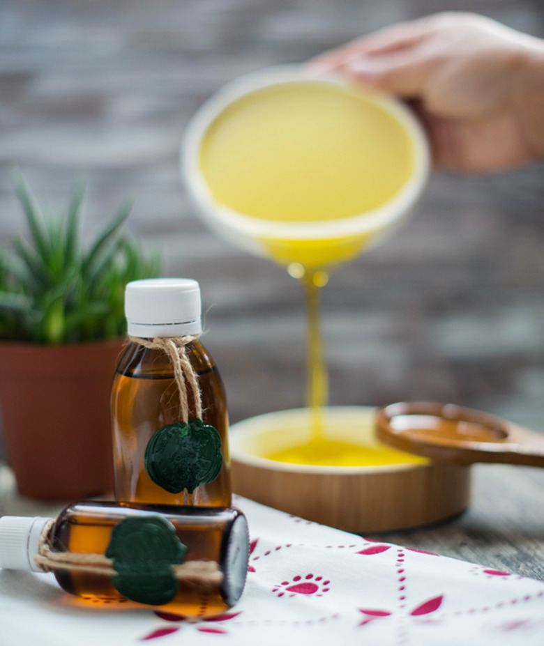 Масла незаменимы в уходе за кожей и волосами