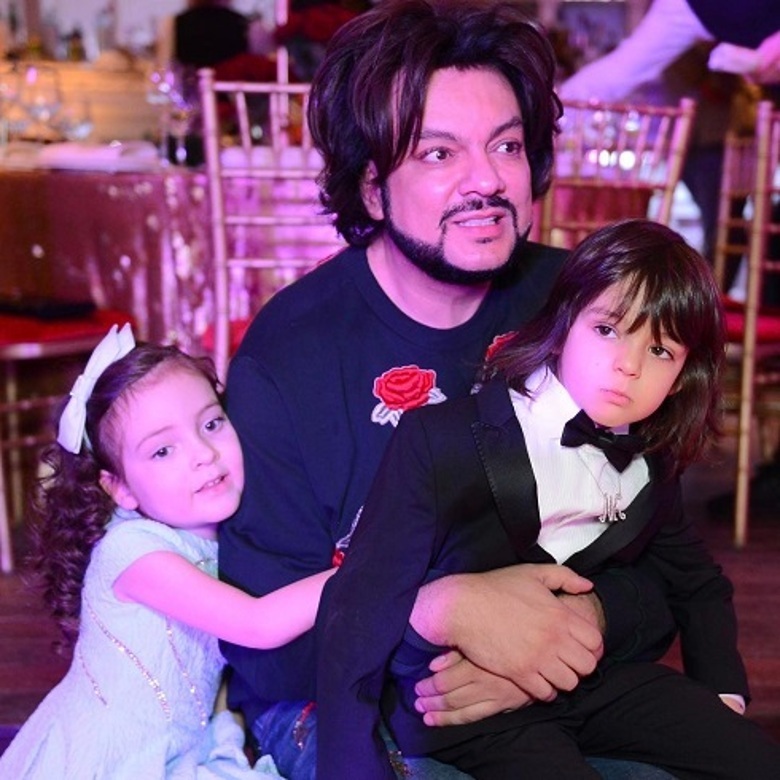 Филипп сам прекрасно справляется с детьми