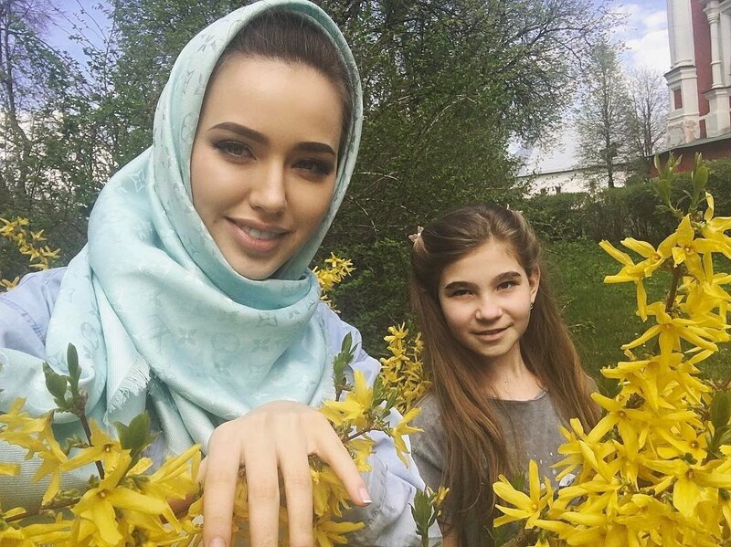 Костенко поздравила подписчиков с Пасхой