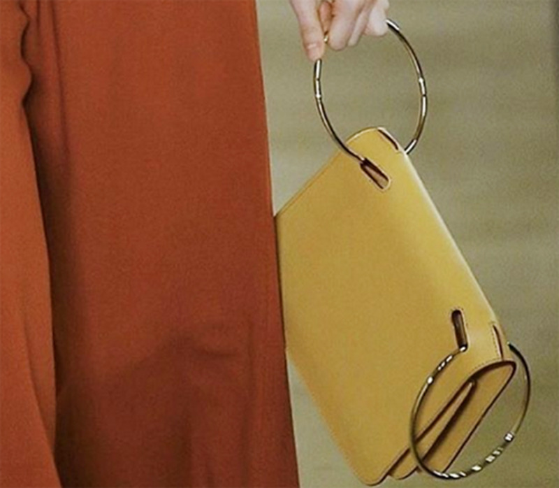 Желтыми могут быть только аксессуары