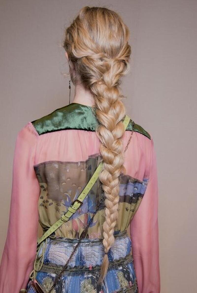 Ествественные, будто немного небрежные пряди - тоже тренды сезона