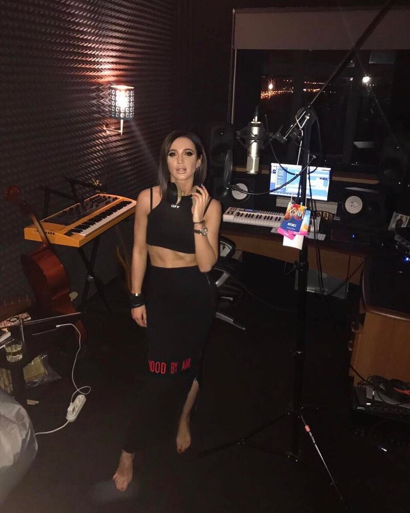 Бузова в студии