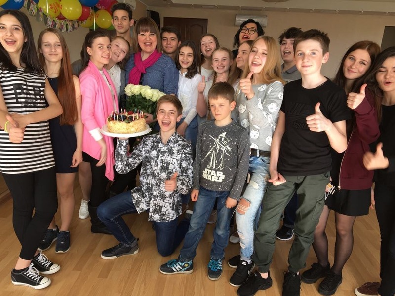 Сегодня именинница была крайне удивлена сюрпризом своих подопечных вокального шоу