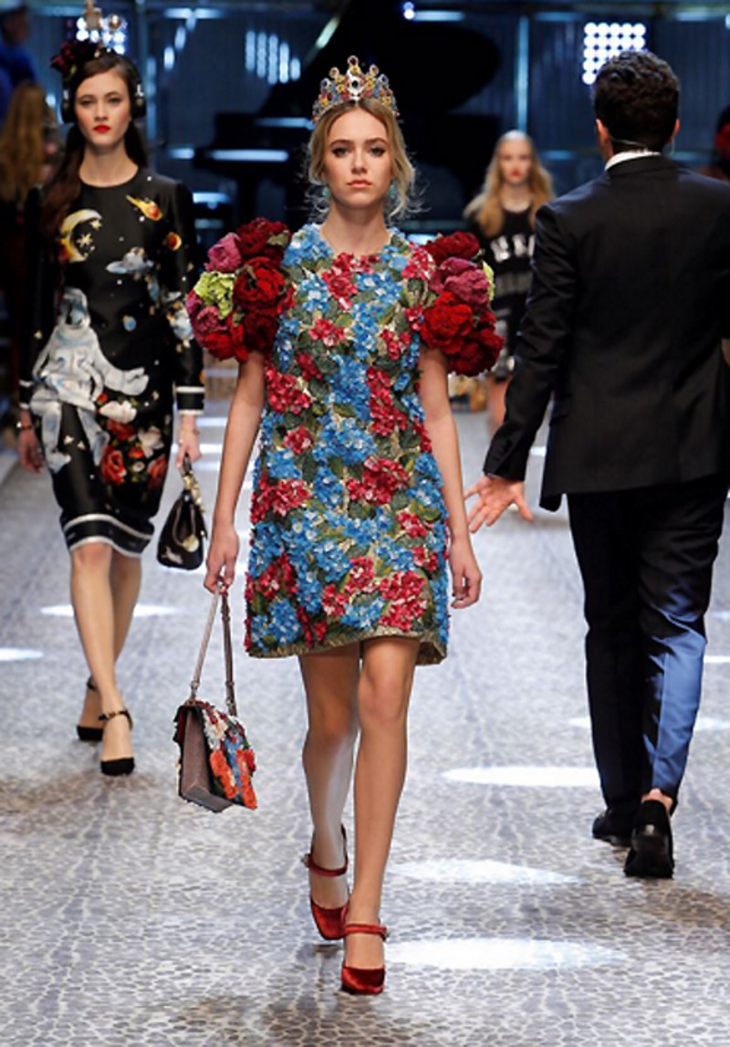 Колор-блок - находка для тех, кто хочет визуально подкорректировать свои формы