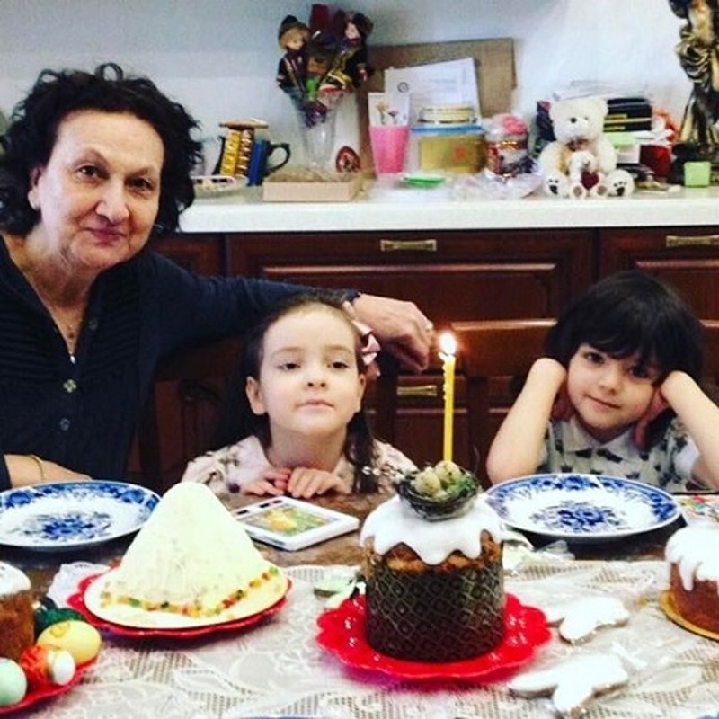 Тетя Мари всегда рядом с малышами