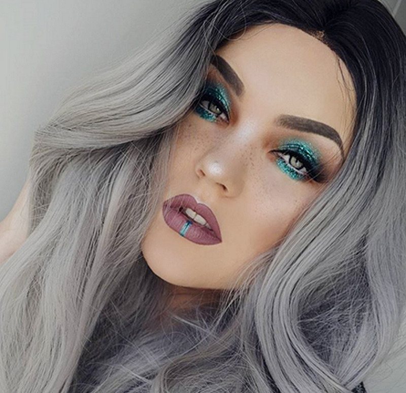 Для макияжа губ с эффектом пирсинга вам понадобится два оттенка помады