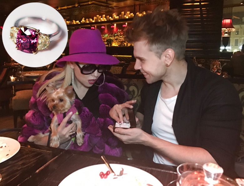 Поклонник по имени Михаил сделал Лениной роскошный подарок