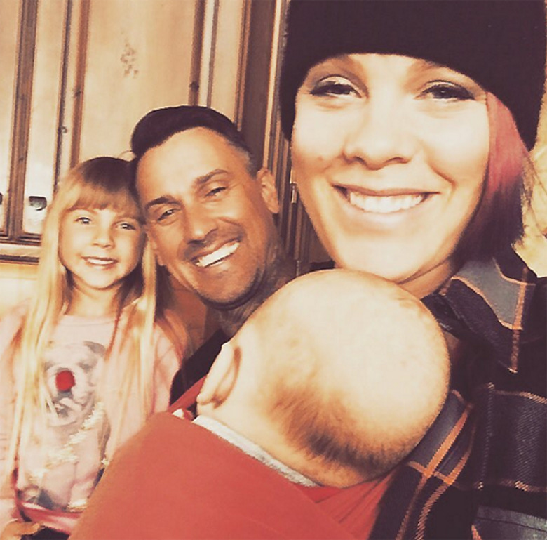 Пинк с семьей