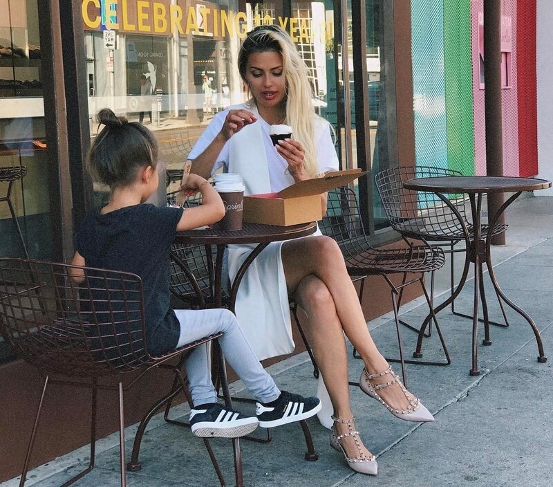 Боня отдала дочь в французскую школу Америки