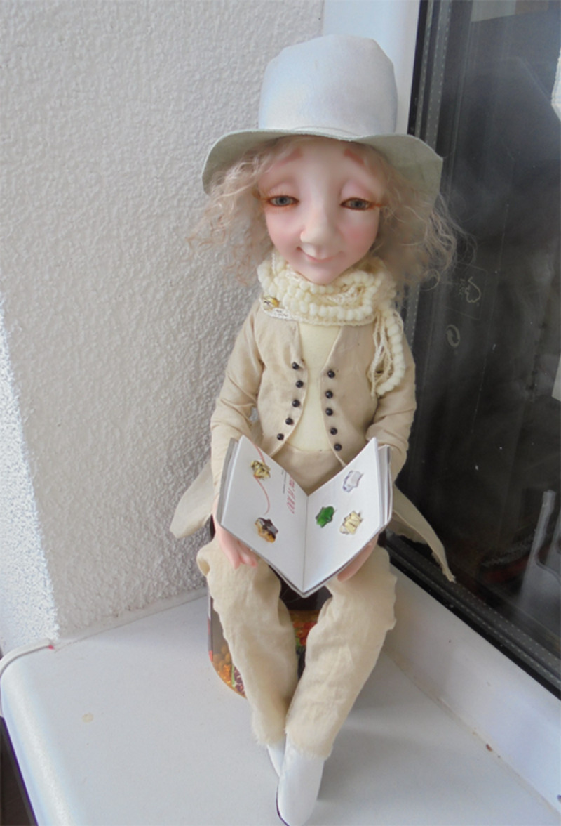 Человек, который делал такие куклы, мог быть только очень добрым и немного волшебником