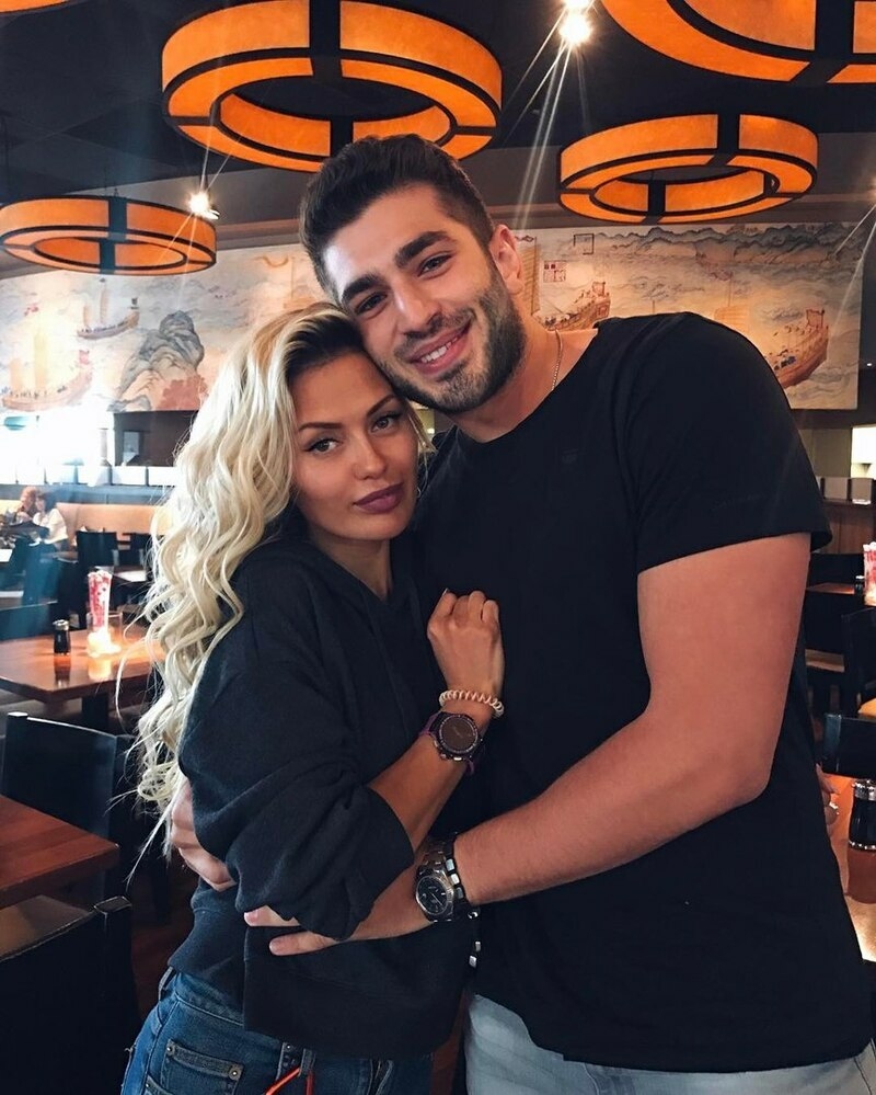 Боня перестала скрывать возлюбленного