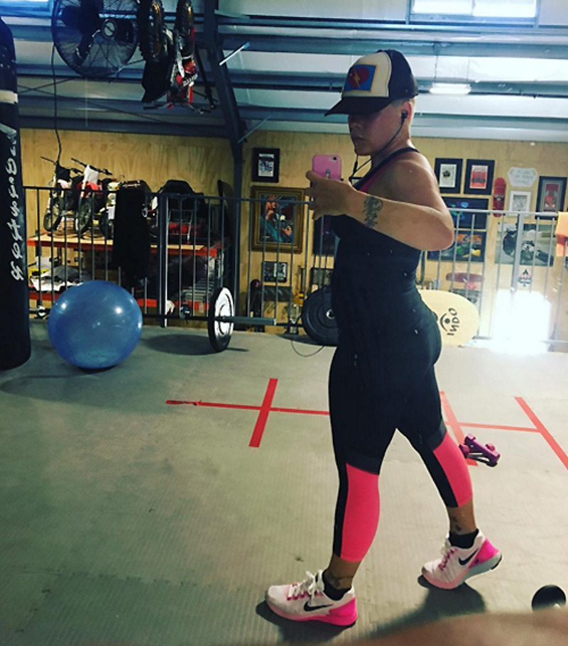 Пинк не чувствует себя толстой