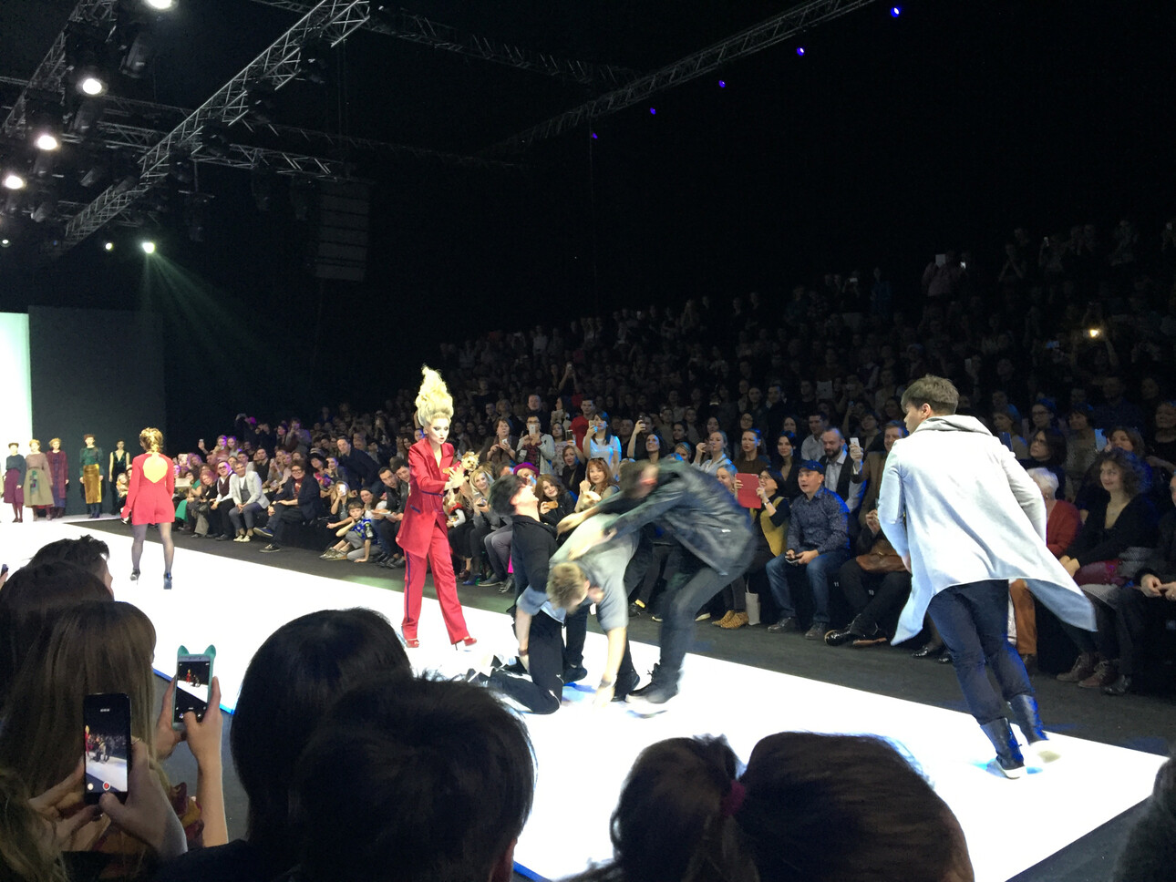 Из-за Лены Лениной неожиданно случилась потасовка