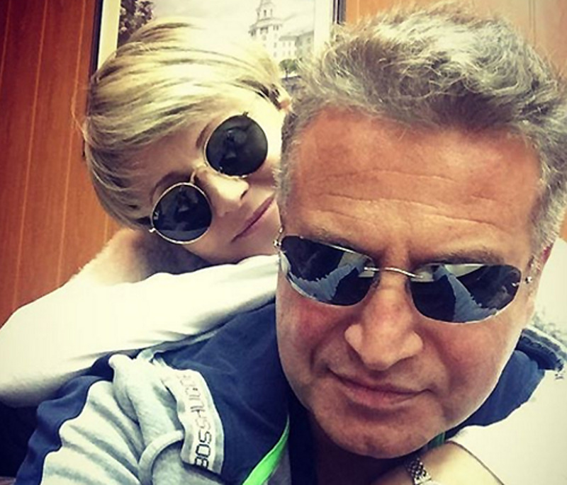 Анжелика Варум и Леонид Агутин опубликовали в соцсетях общую фотографию, как бы пытаясь доказать, что никаких ссор между ними нет 