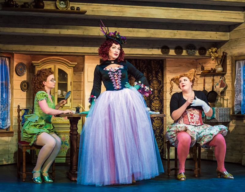 В мюзикле «Золушка» Хмельницкая продемонстрировала и свои вокальные данные