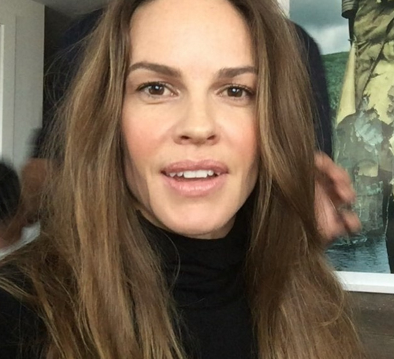 Хилари Суонк спала в машине