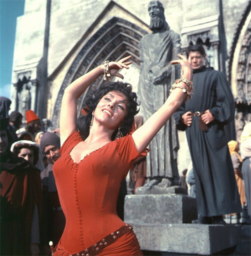 «Собор Парижской Богоматери» – излюбленное для экранизаций и постановок произведение. А Джина Лоллобриджида стала канонической Эсмеральдой