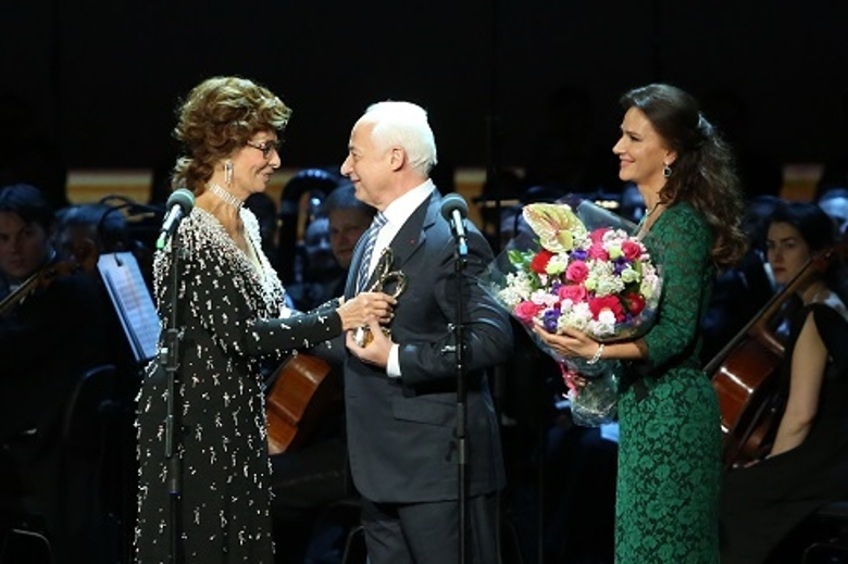 Софи Лорен вручила премию Владимиру Спивакову