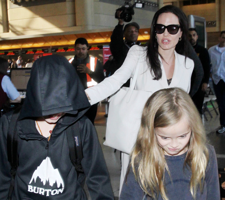 Анджелина Джоли с детьми