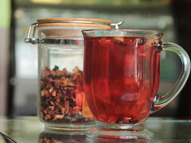 Каркаде обладает массой полезных свойств