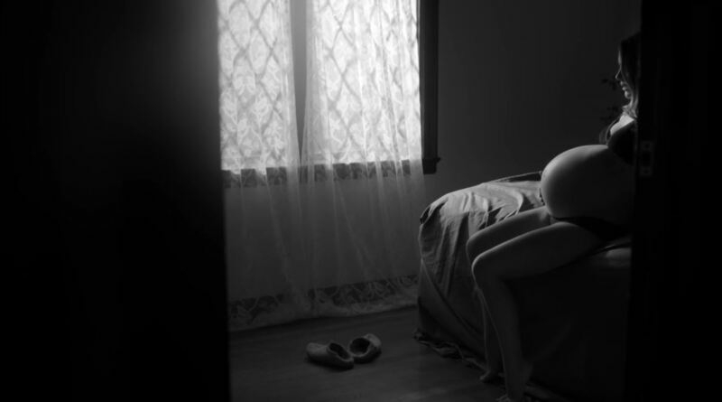 В ролике Натали показала свой большой живот