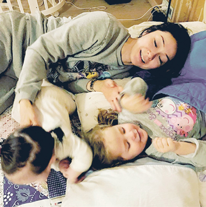 Марина Ким с детьми