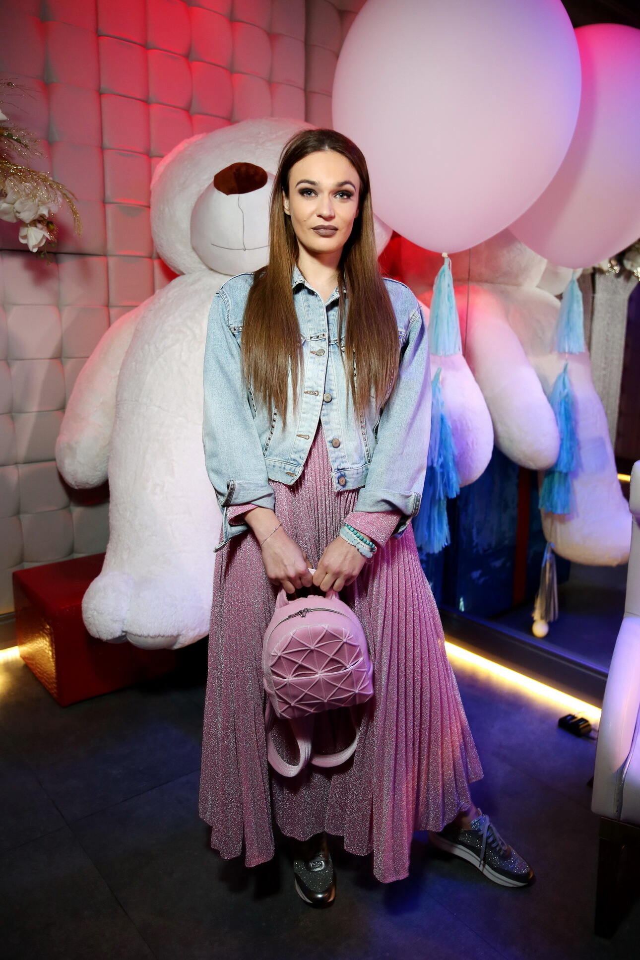 Алена Водонаева тщательно следила за фигурой