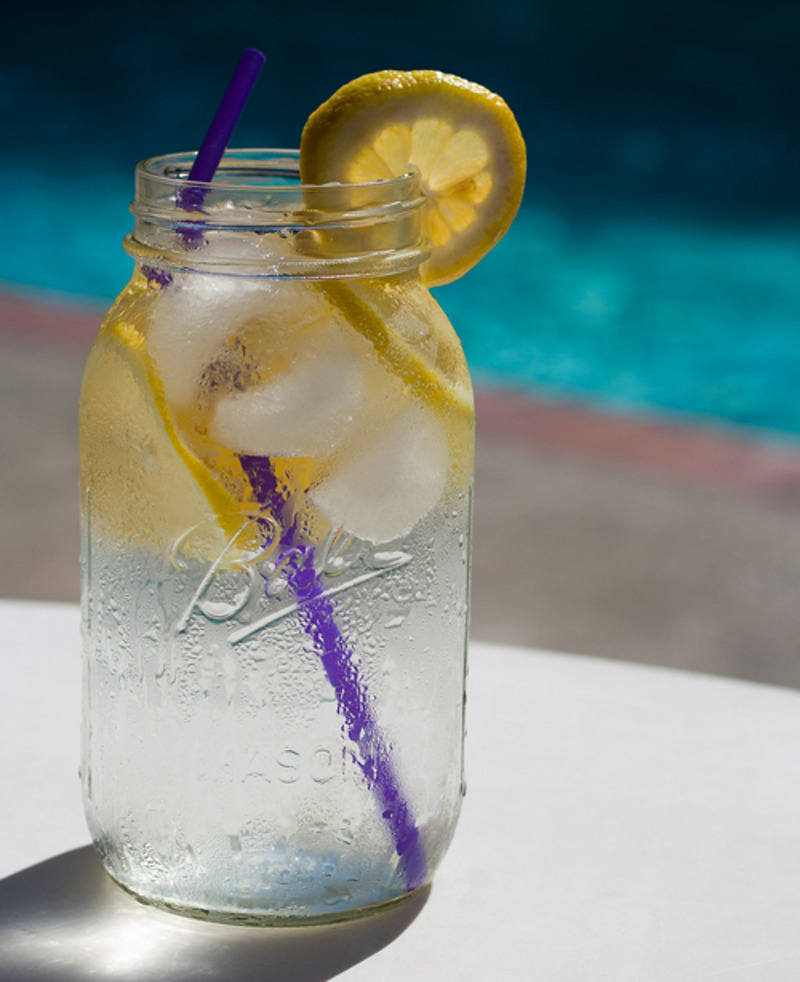 Детокс-диета длится от 5 дней до 2 недель и обязывает пить два-три литра жидкости в день, лучше воду