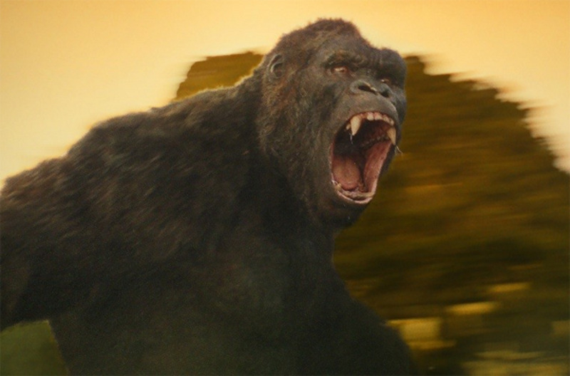 Героиня Бри Ларсон пытается сделать все, чтобы защитить Кинг-Конга