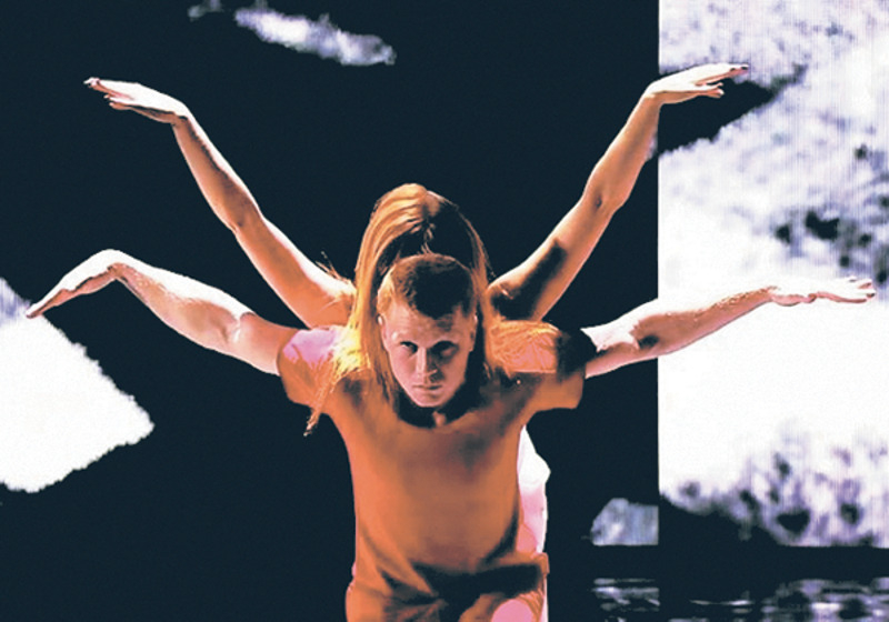 Евгений Смирнов и его партнерша Даша Смирнова — просто однофамильцы. Но они поддерживают друг друга, как родственники