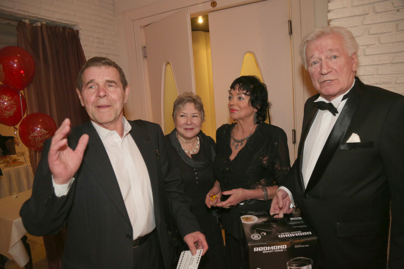 Алексей Булдаков вручил увесистый презент