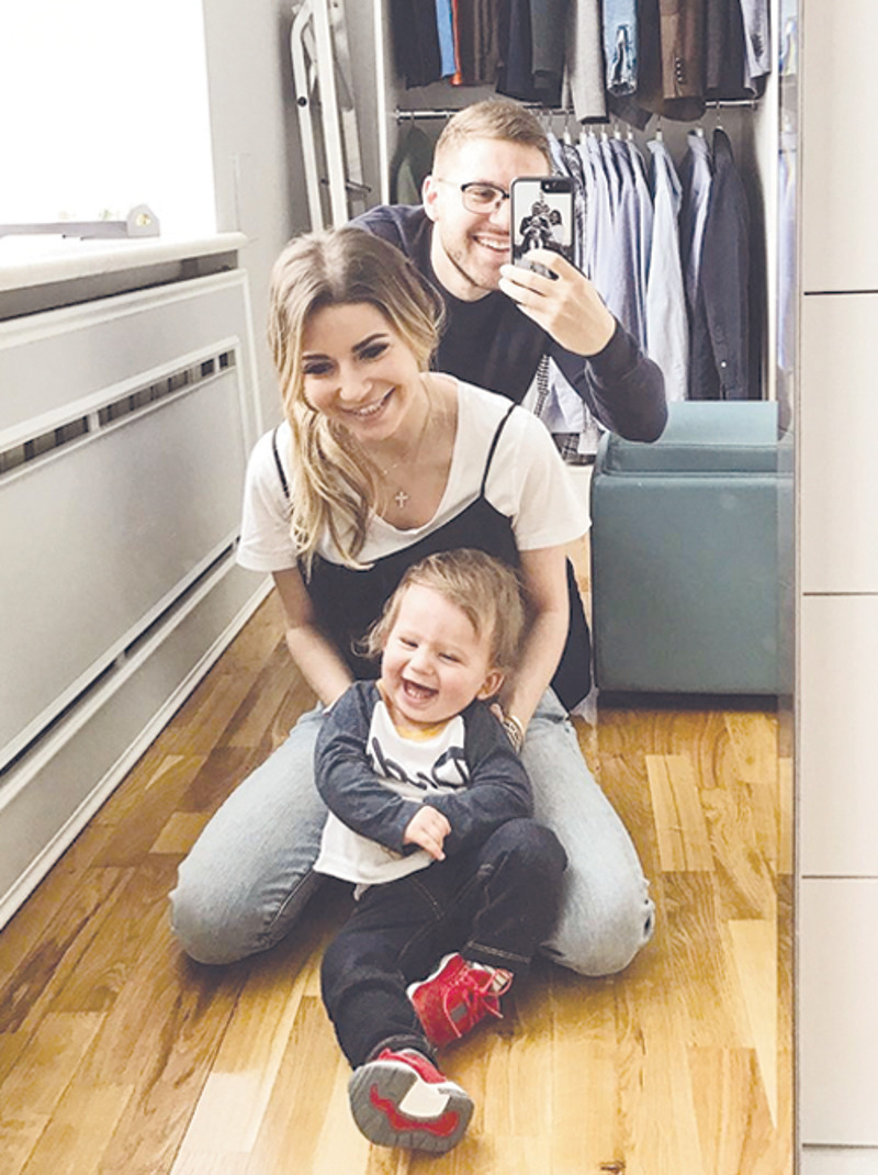 Галина Юдашкина с семьей