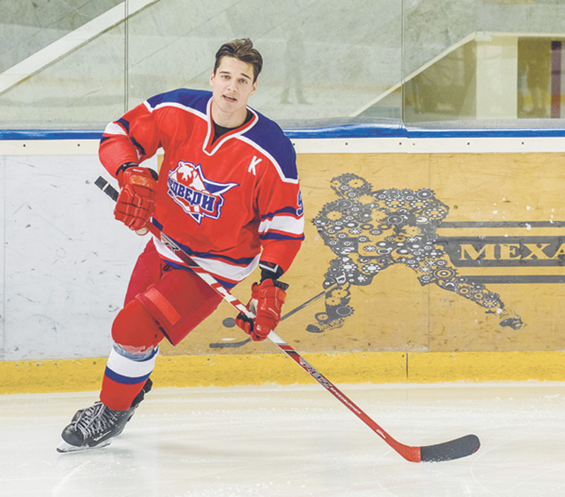 Роль Александра Кострова стала большой удачей для Ивана. Однако молодой актер, не забывая о «Молодежке», старается строить параллельную карьеру