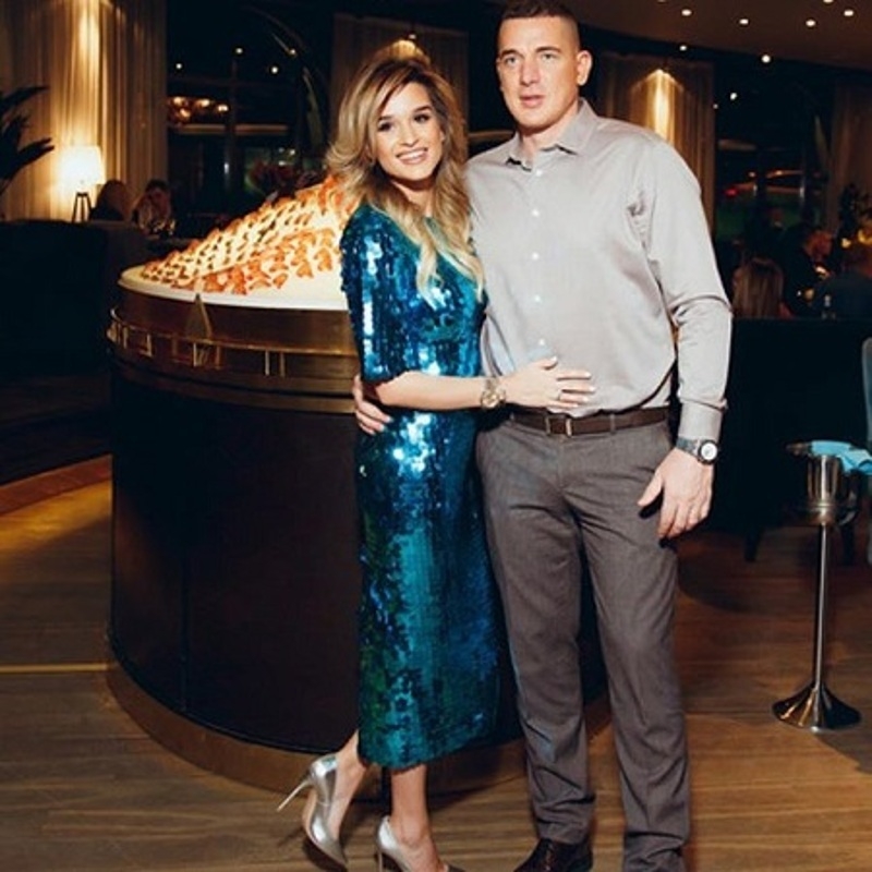 Мужа пришлось уговаривать сфотографироваться