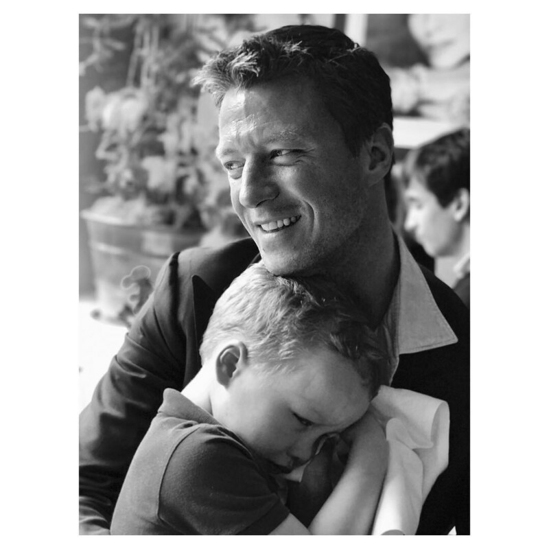 Жених Евы Херциговой Грегорио Марсиай с их младшим сыном