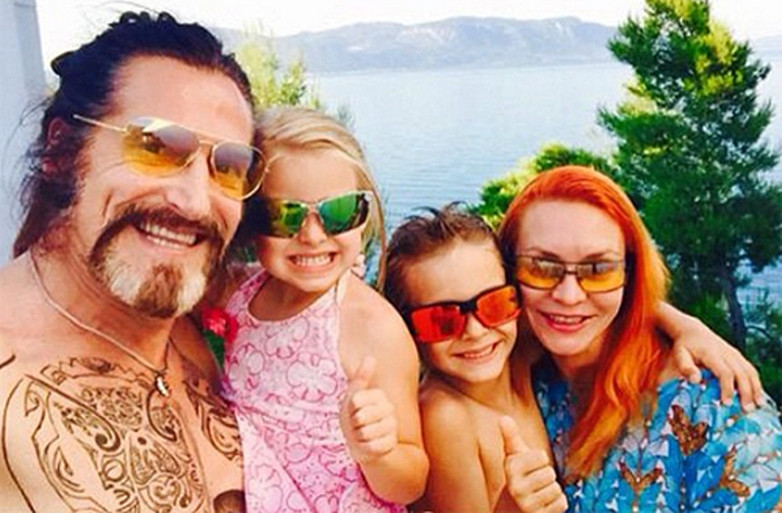 Никита Джигурда и Марина Анисина с детьми