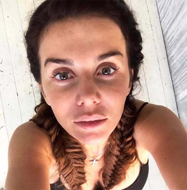 "No makeup и no filters!" - подписала это фото Седокова 