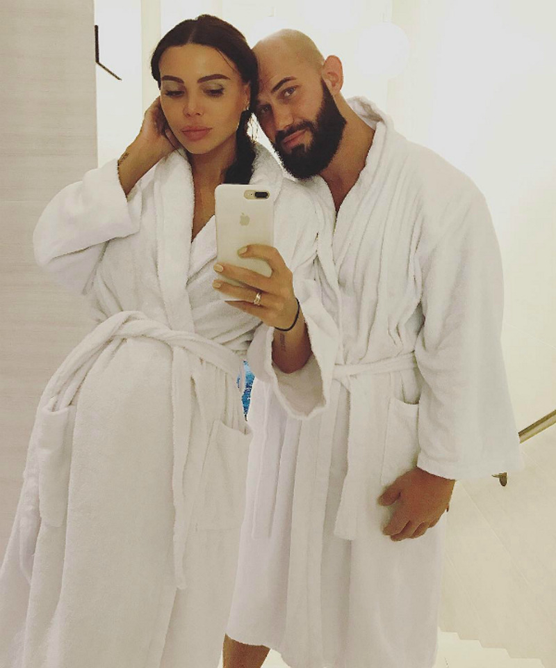 А этой весной на свет появится третий ребенок супругов