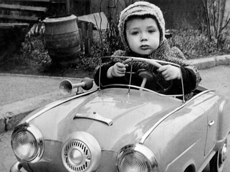 Детство нашего героя прошло в Челябинске