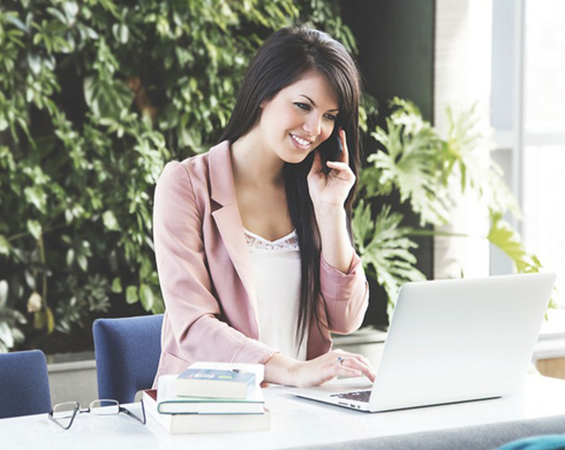 Блузки свободного кроя добавят женственности