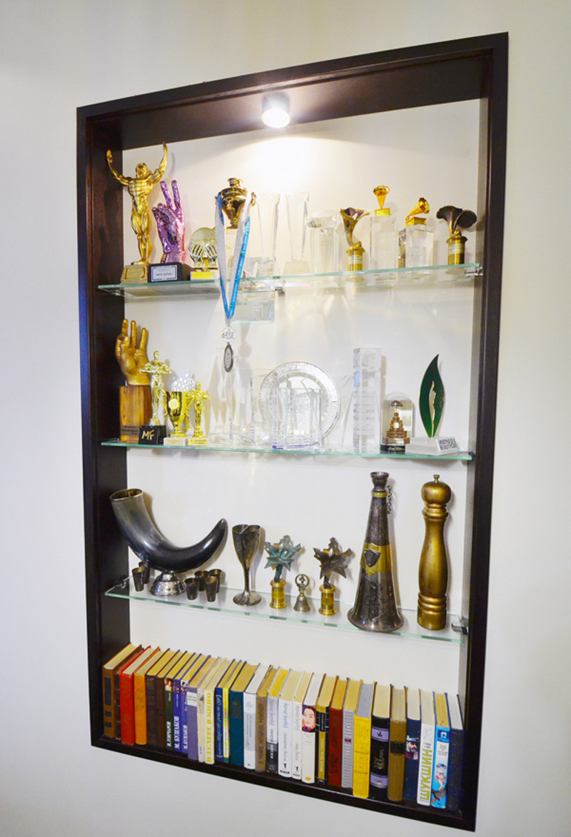 У Мити немало наград: от телеканалов RU.TV, МУЗ-ТВ, MUSICBOX, «Русского радио» и других радиостанций. Но он считает, что главная – еще впереди