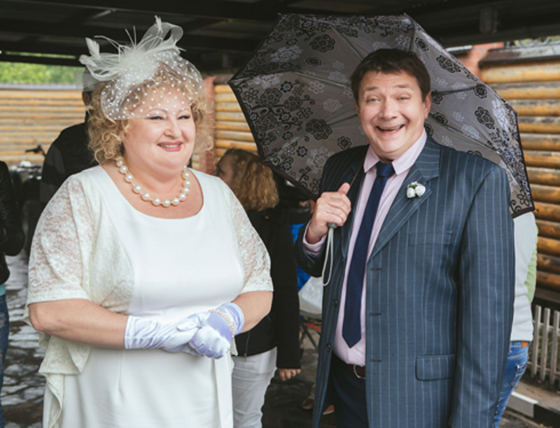 С Юлией Сулес в телесериале «Стерва». До этого они уже работали вместе в картине «Горько!»