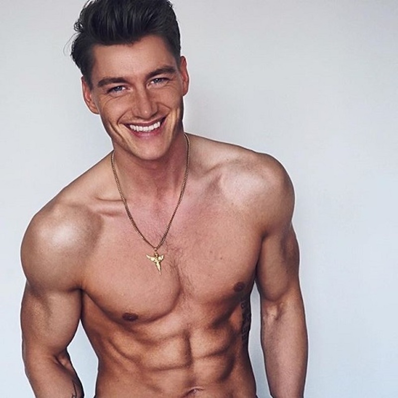 Без одежды артист еще эффектнее