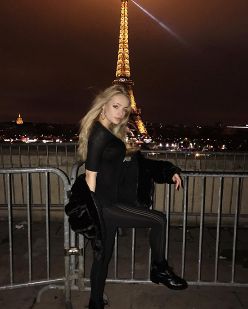 Лиза вместе с мамой и братьями несколько лет живет во Франции