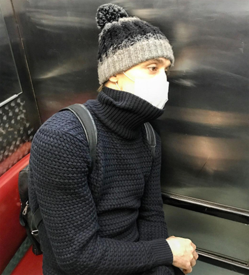 В декабре певец был госпитализирован с бронхитом 