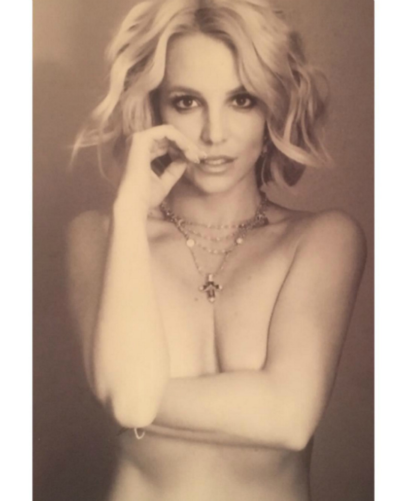 Бритни опубликовала снимок топлес