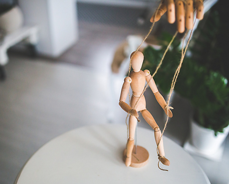 Жертвенное мышление – это уверенность в том, что причиной бед является что-то извне 