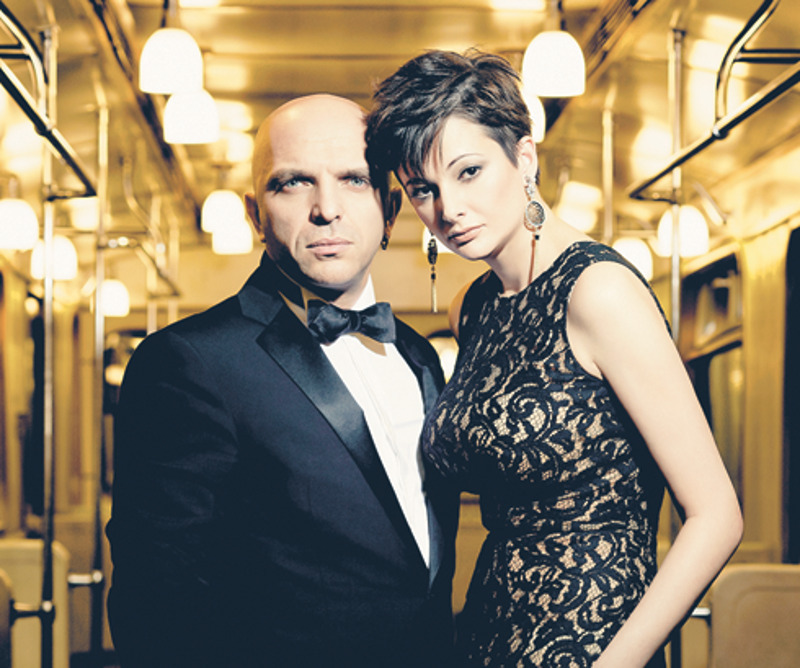 В 2002 году Вика Талышинская и Александр Шоуа стали дуэтом «Непара».  В 2012 году Александр решил начать сольную карьеру, однако спустя год продолжил работу вместе с Викой