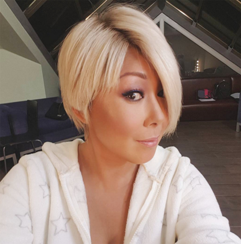 Анита Цой показала снимок, на котором запечатлена пепельной блондинкой