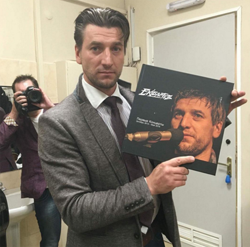 Александр Устюгов также является руководителем рок-группы «Экибастуз». У коллектива уже вышел первый альбом